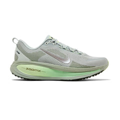 NIKE VOMERO 18 'LIGHT SILVER DUSTY OLIVE' TRAINERS
